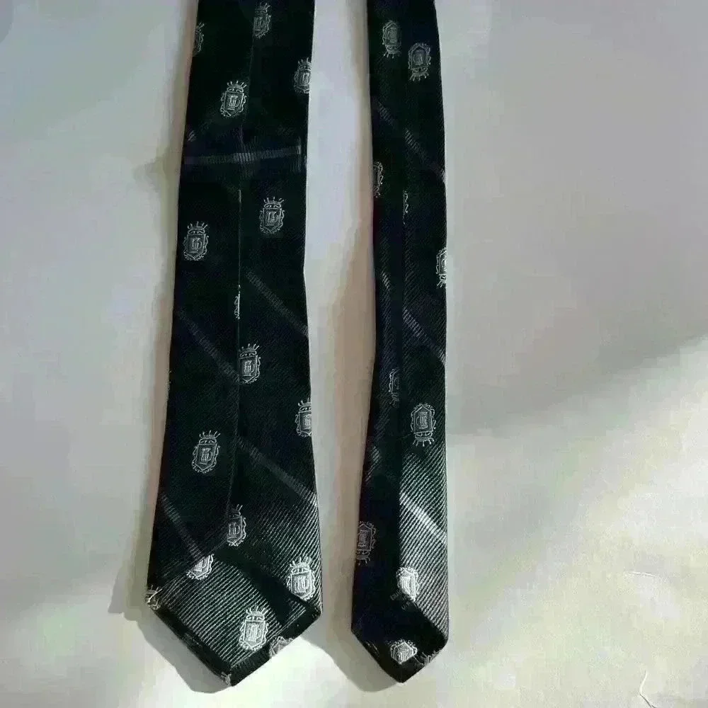 Hand Tailored Tie black with patterns